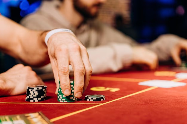 goh togel live dealer managing Gaple table